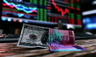 Dolar AS mencapai rekor terendah